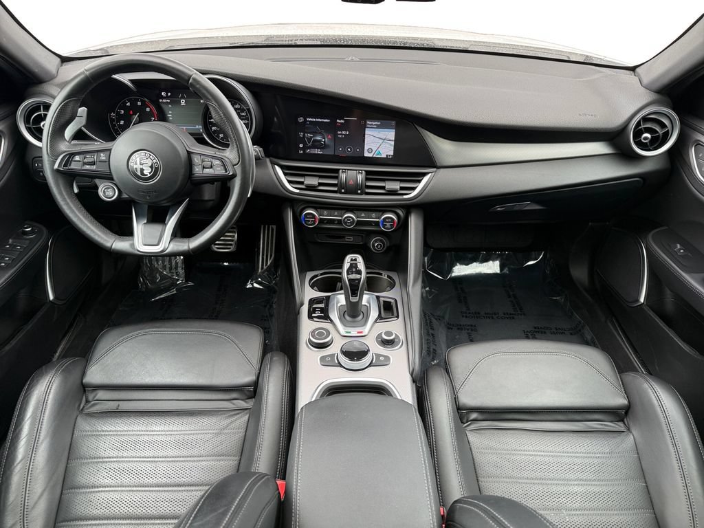 Used 2022 Alfa Romeo Giulia Veloce AWD/4WD image 15