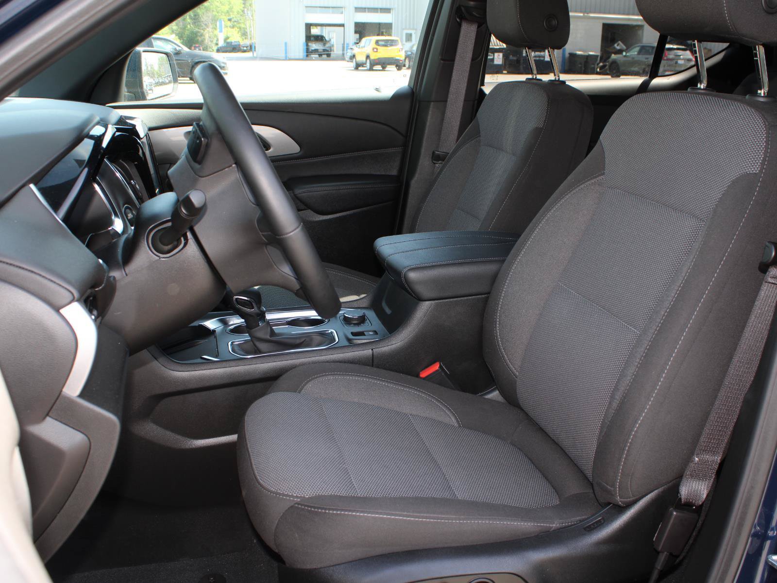 Used 2023 Chevrolet Traverse LT w/ Rear Camera Mirror Package AWD/4WD image 16