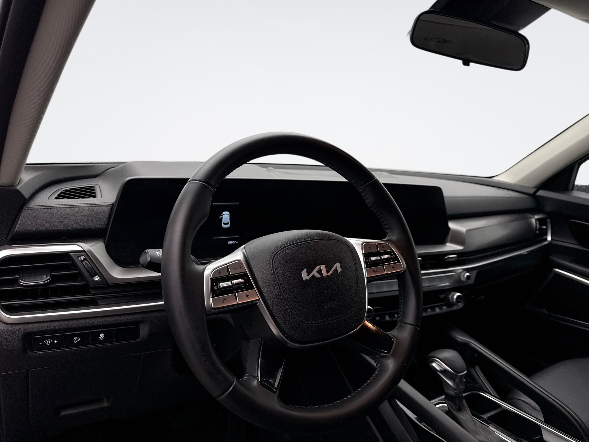 Used 2023 Kia Telluride LX image 10