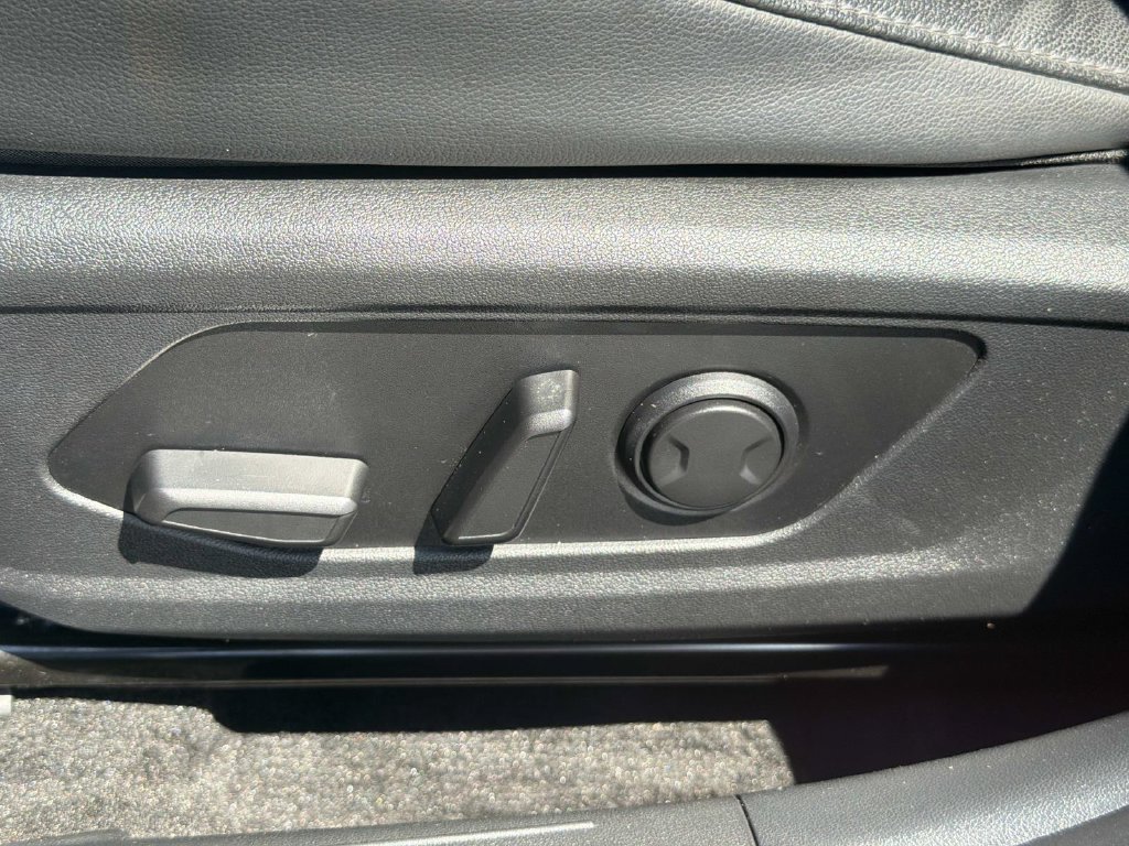 Used 2022 Hyundai Elantra Limited FWD image 24