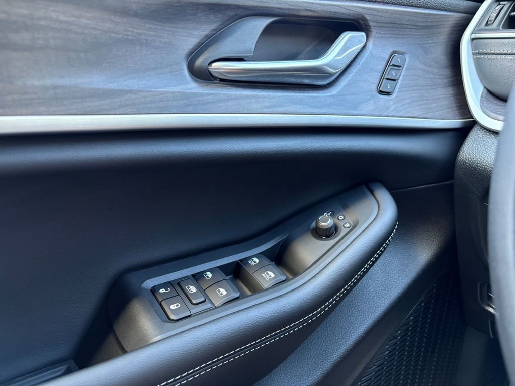 New 2025 Jeep Grand Cherokee Limited image 15
