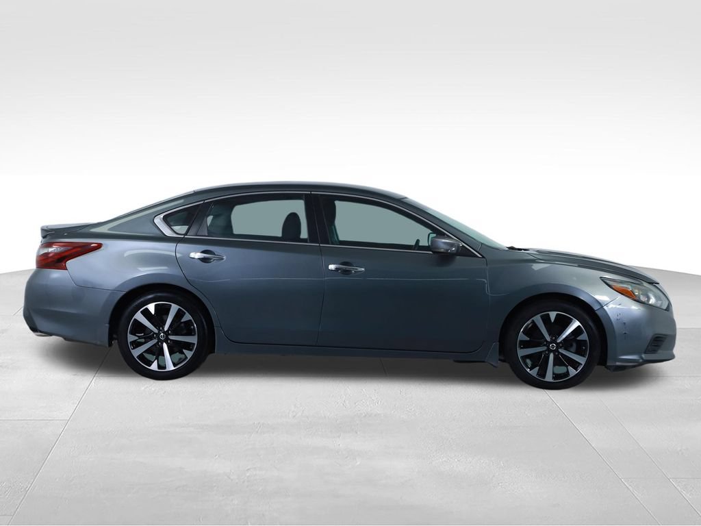 Used 2018 Nissan Altima 2.5 SR FWD image 13