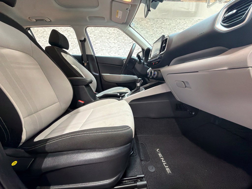 Certified 2026 Hyundai Venue SEL FWD image 12