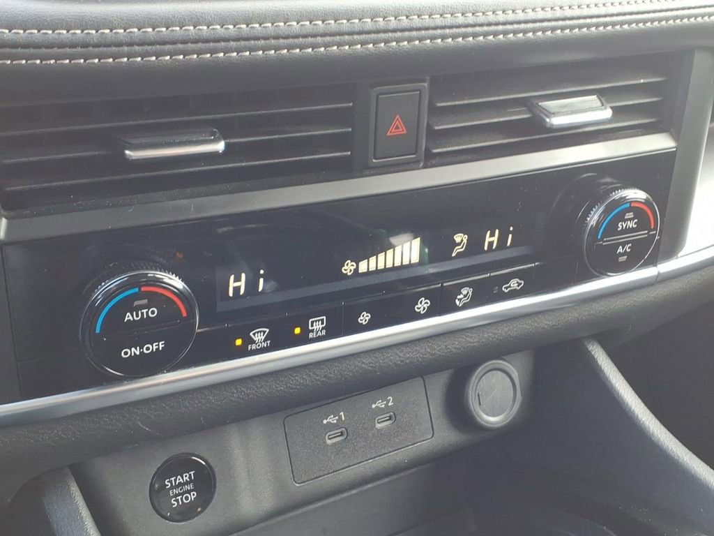 Used 2024 Nissan Rogue SV image 28