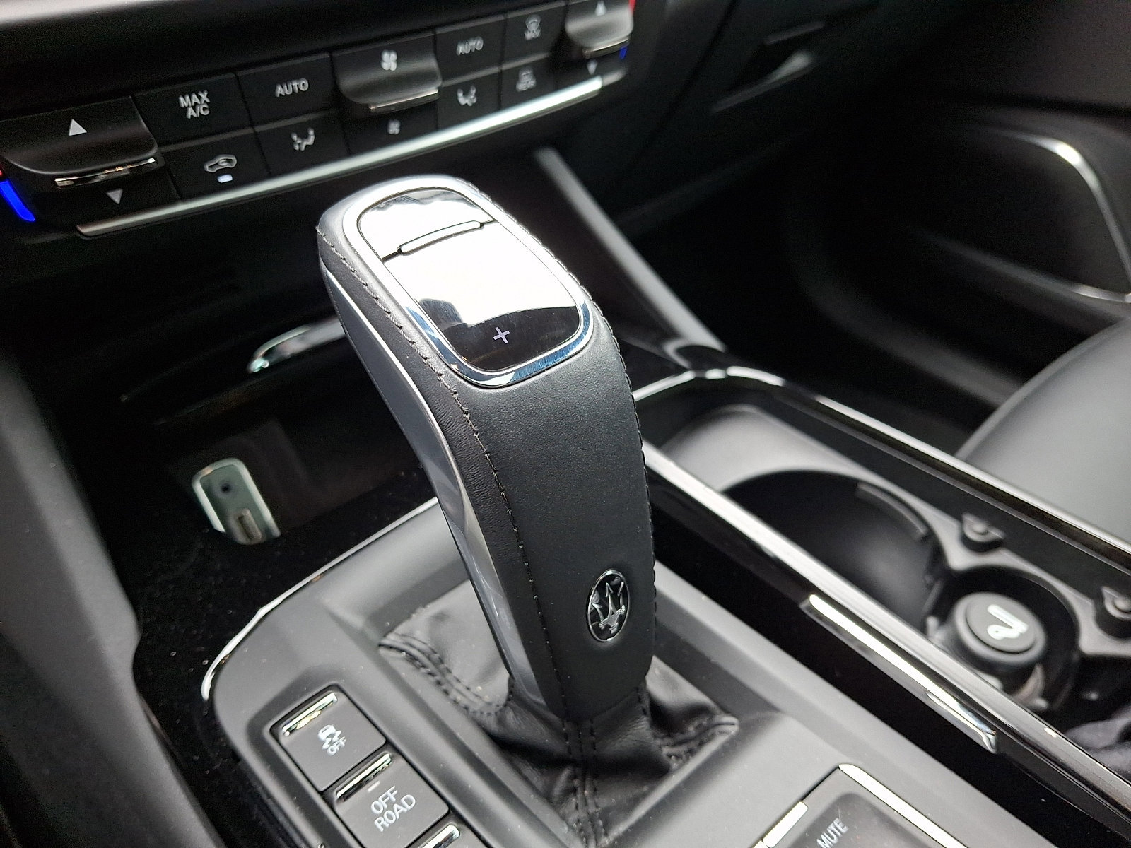 Used 2024 Maserati Levante GT Ultima image 15