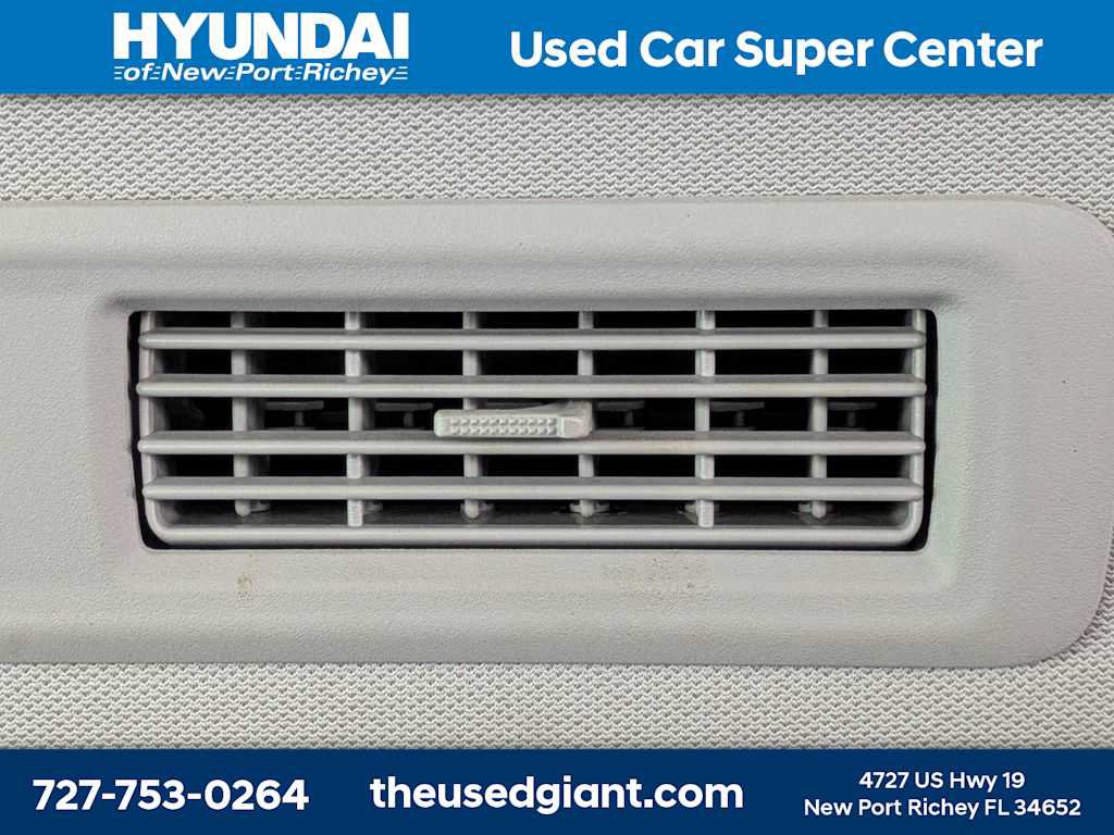 Used 2024 Nissan Pathfinder SV w/ Lighting Package (N92) FWD image 16