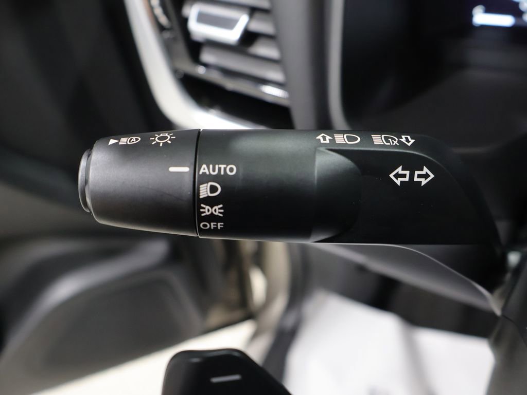 Used 2025 Nissan Rogue SL w/ SL Premium Package image 41