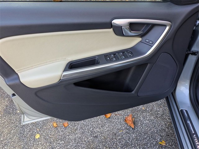 Used 2018 Volvo V60 T5 Dynamic w/ Vision Package image 24