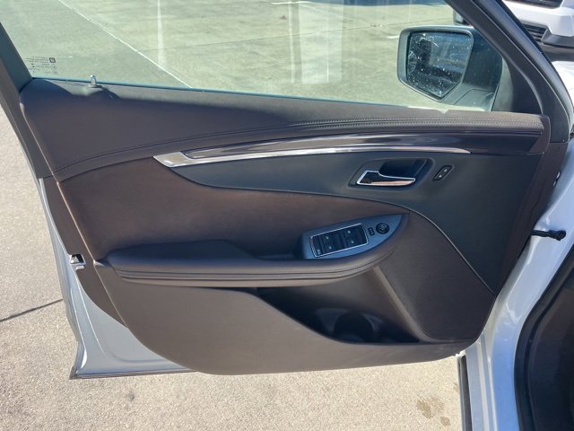 Used 2015 Chevrolet Impala LT w/ Convenience Package image 12