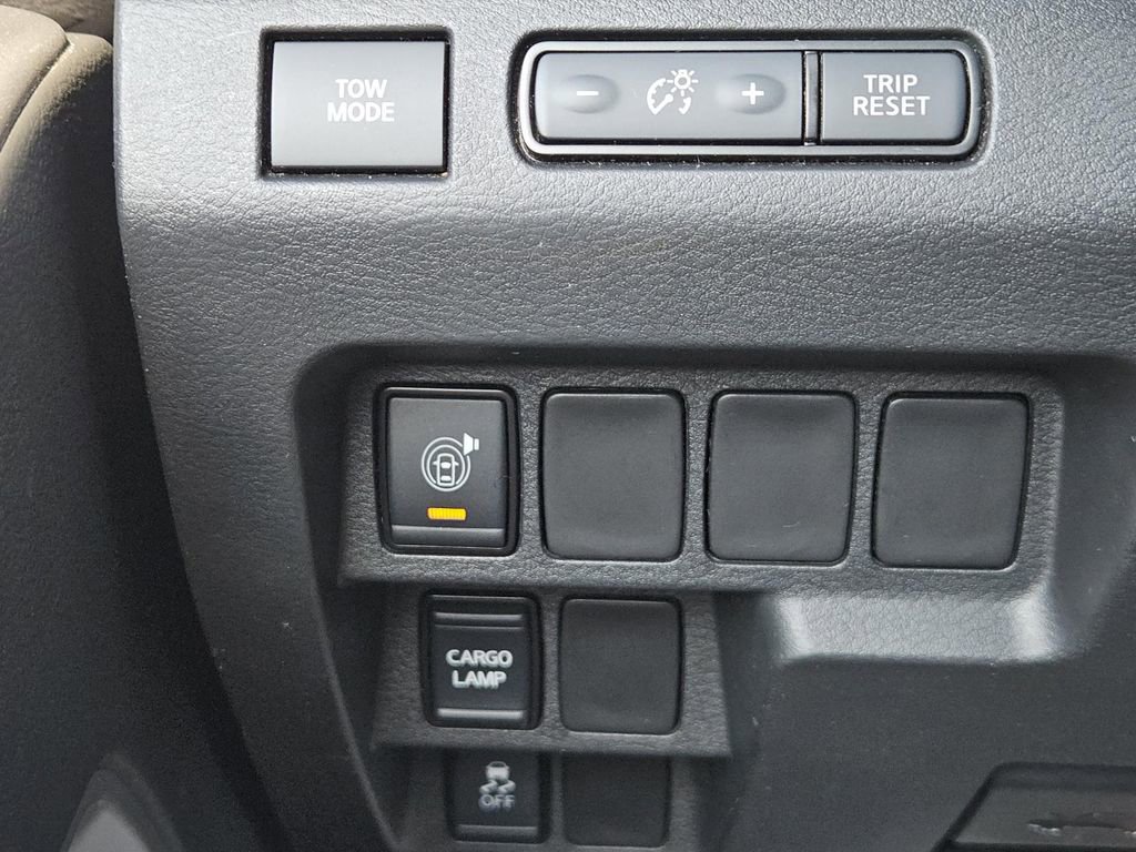 Used 2022 Nissan Frontier SV w/ Technology Package image 17