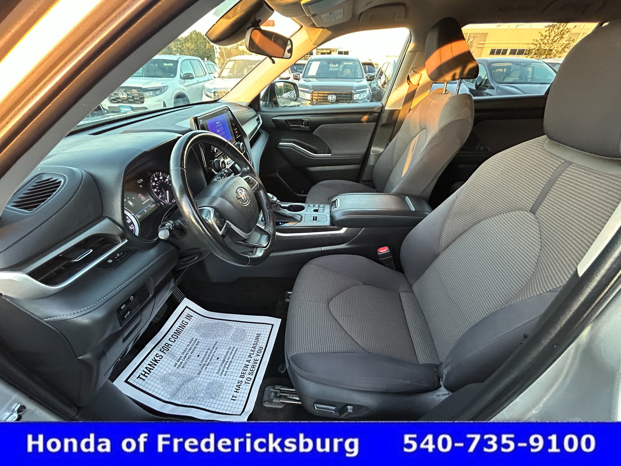 Used 2023 Toyota Highlander LE FWD image 16