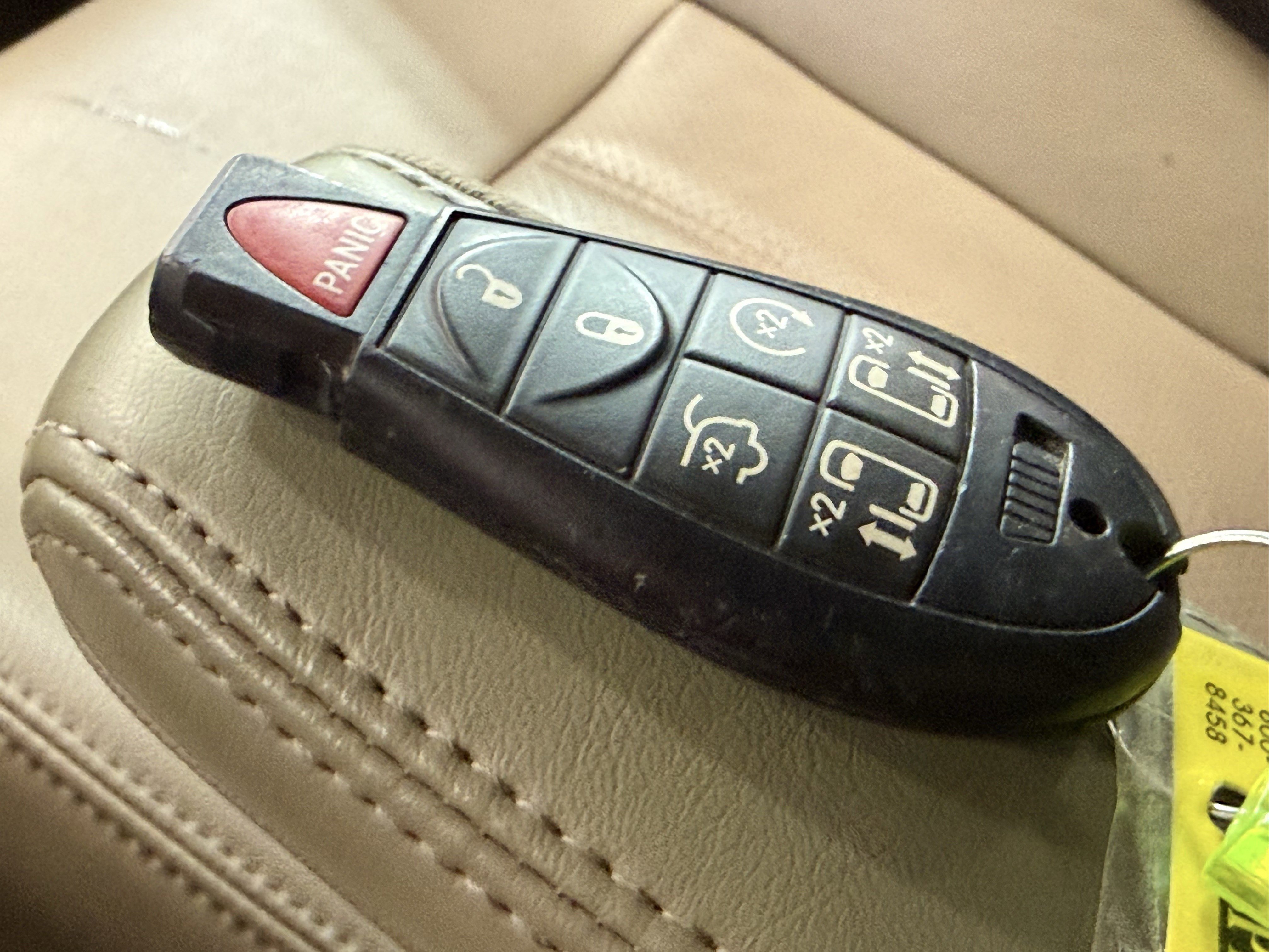 Used 2014 Chrysler Town & Country Touring-L image 32