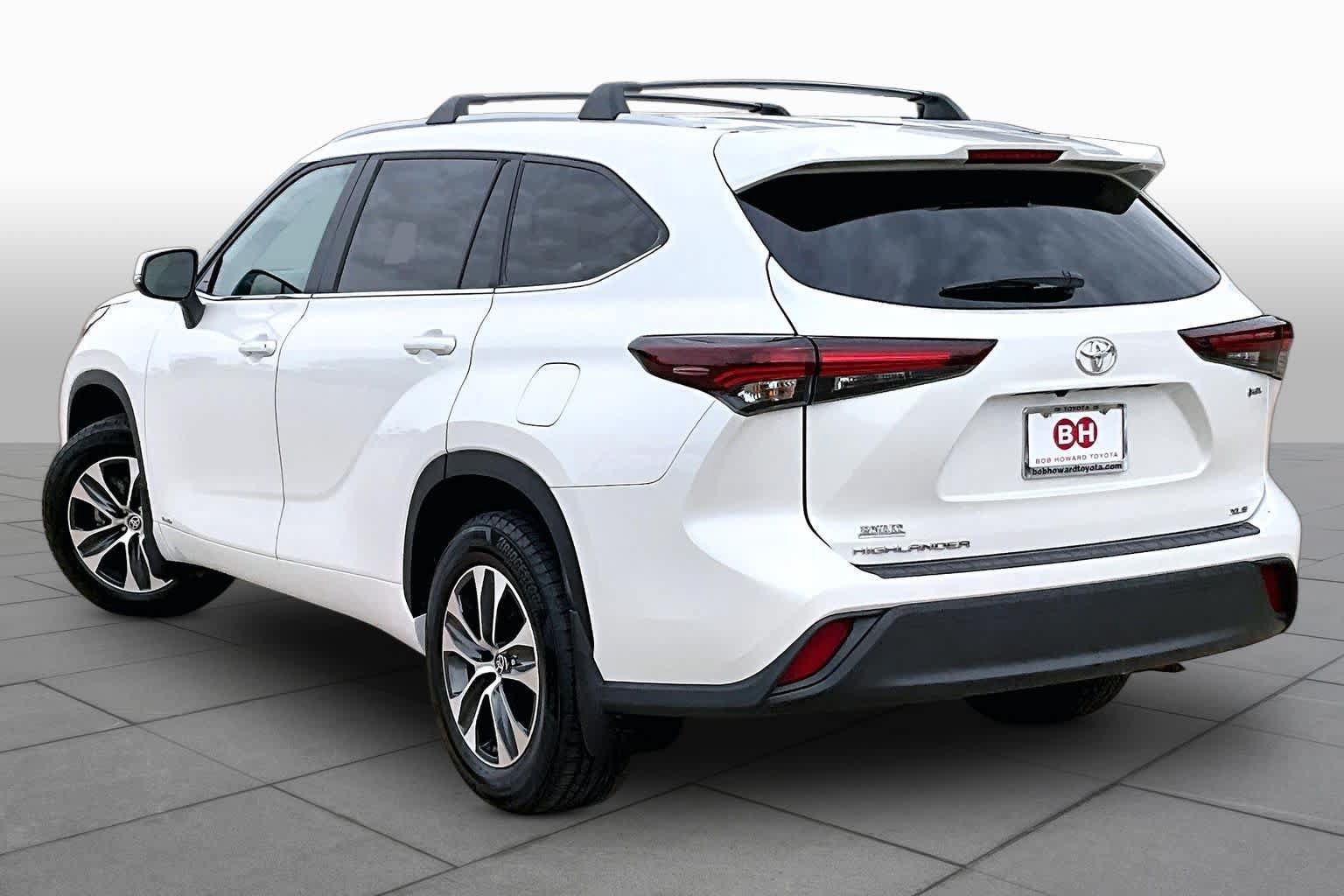 Used 2025 Toyota Highlander XLE AWD/4WD image 12