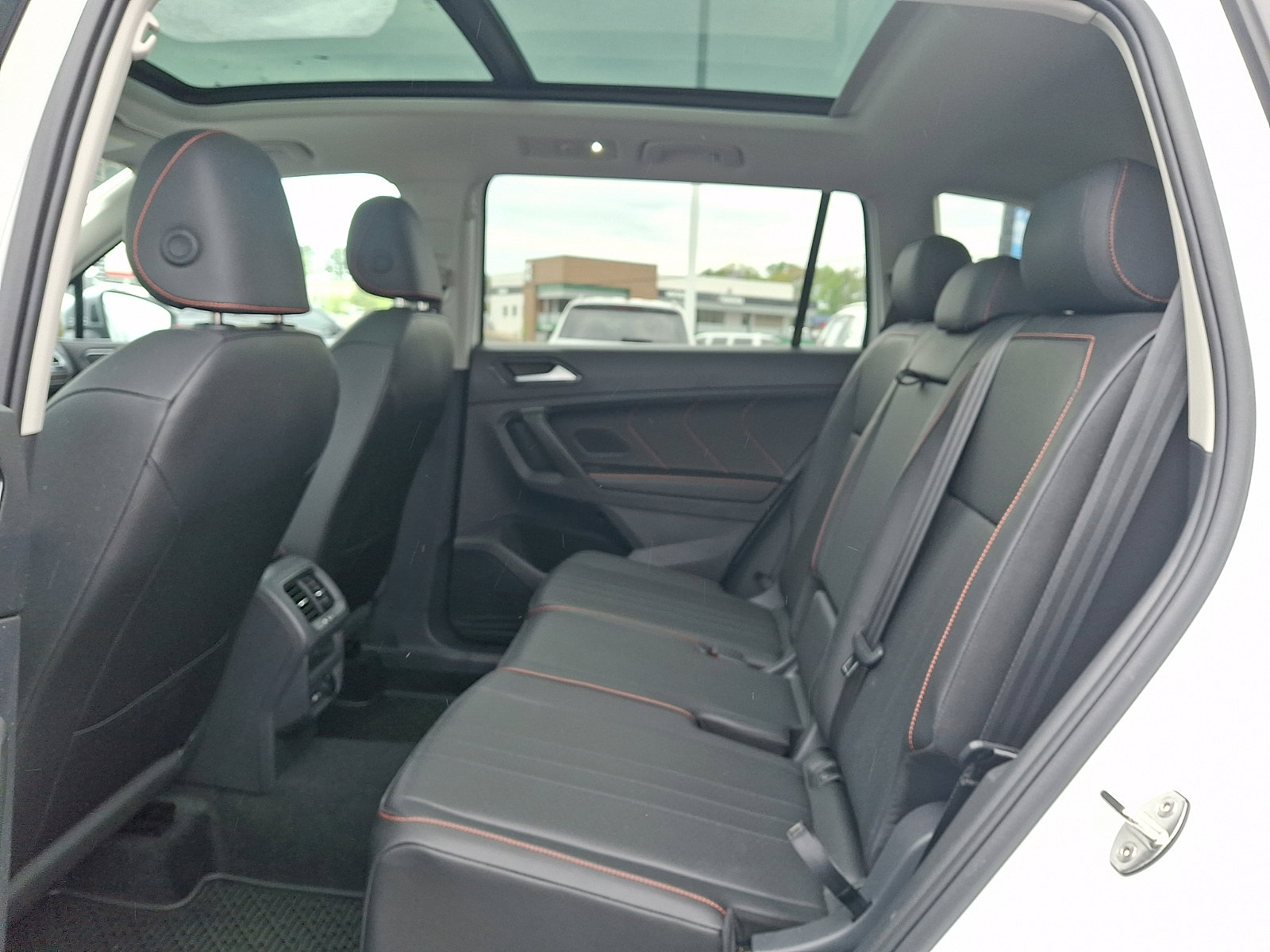 Certified 2024 Volkswagen Tiguan Wolfsburg Edition AWD/4WD image 10