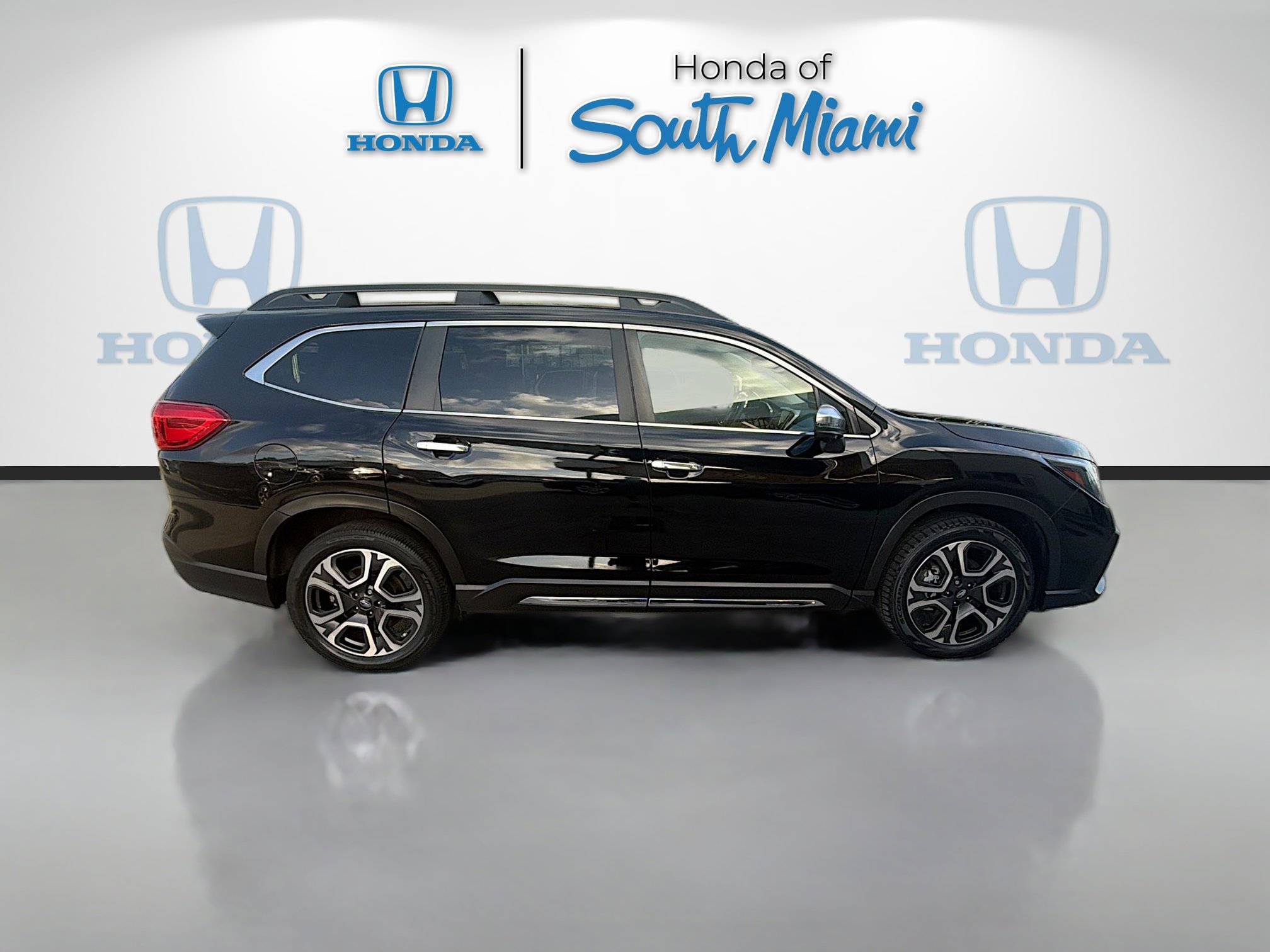 Used 2023 Subaru Ascent Touring image 8