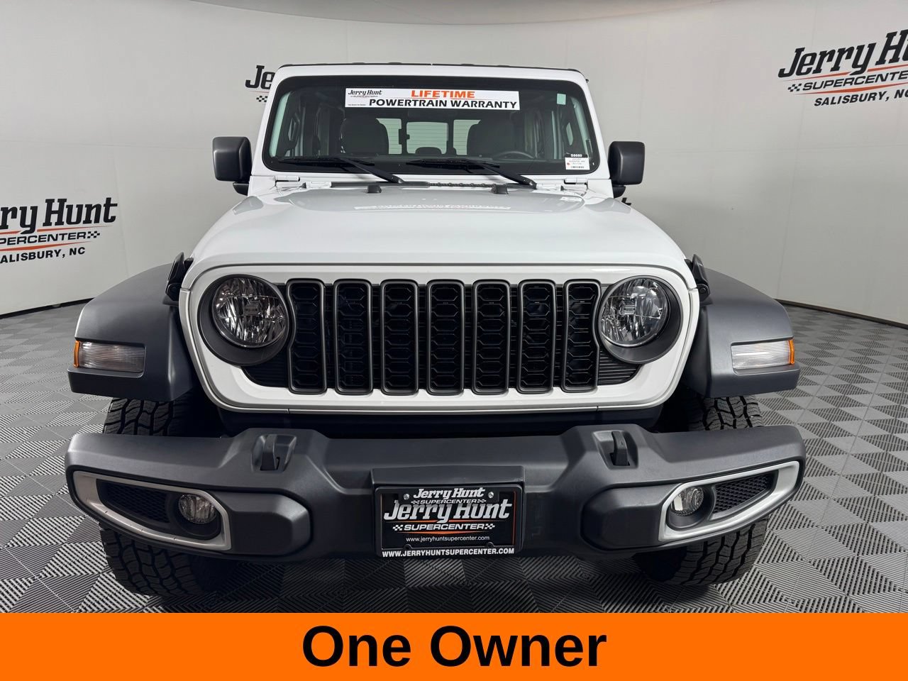 Used 2024 Jeep Gladiator Sport AWD/4WD image 4