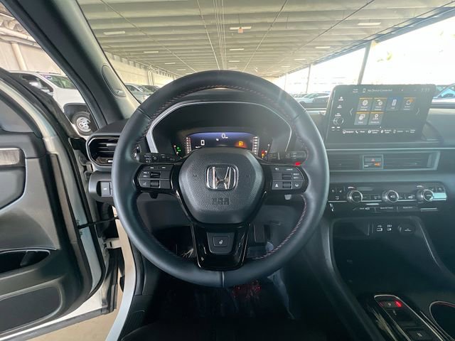 Used 2025 Honda Pilot Black Edition image 14