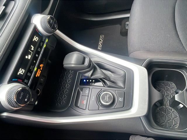Used 2021 Toyota RAV4 LE image 28
