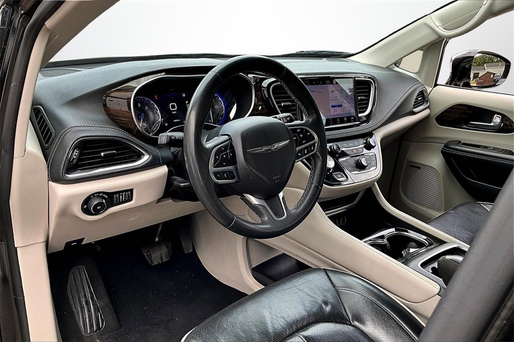 Used 2022 Chrysler Pacifica Limited image 17