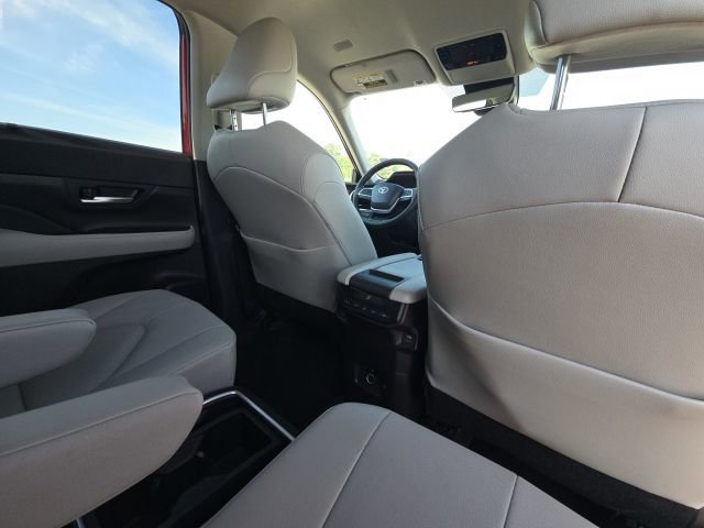 Used 2025 Toyota Grand Highlander FWD image 17
