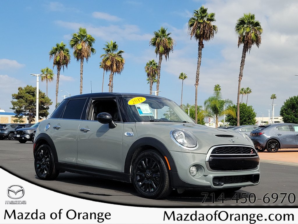 Used 2019 MINI Cooper S w/ Signature Upholstery Package FWD image 1