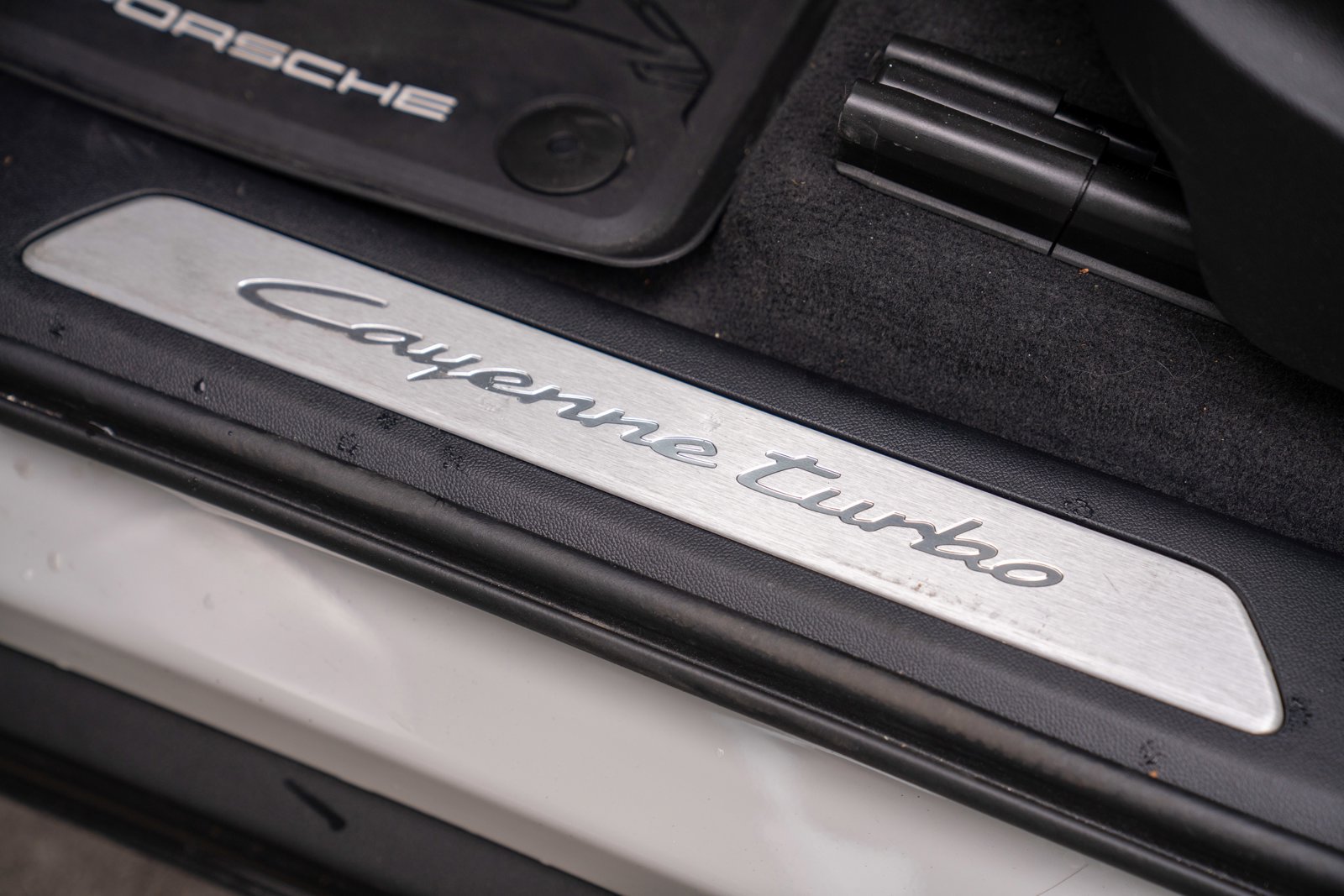 Certified 2025 Porsche Cayenne Turbo AWD/4WD image 12