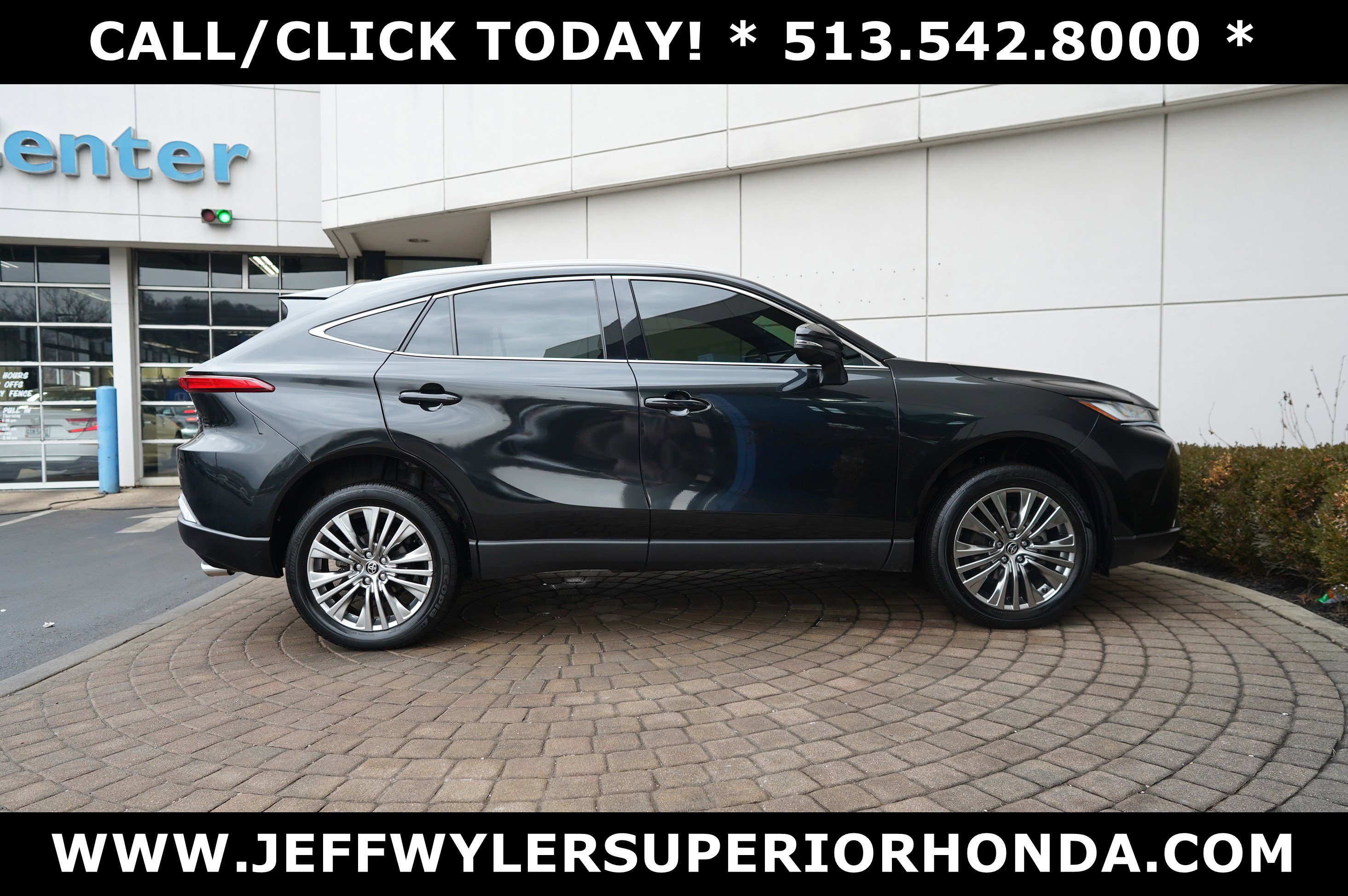 Used 2022 Toyota Venza Limited image 2