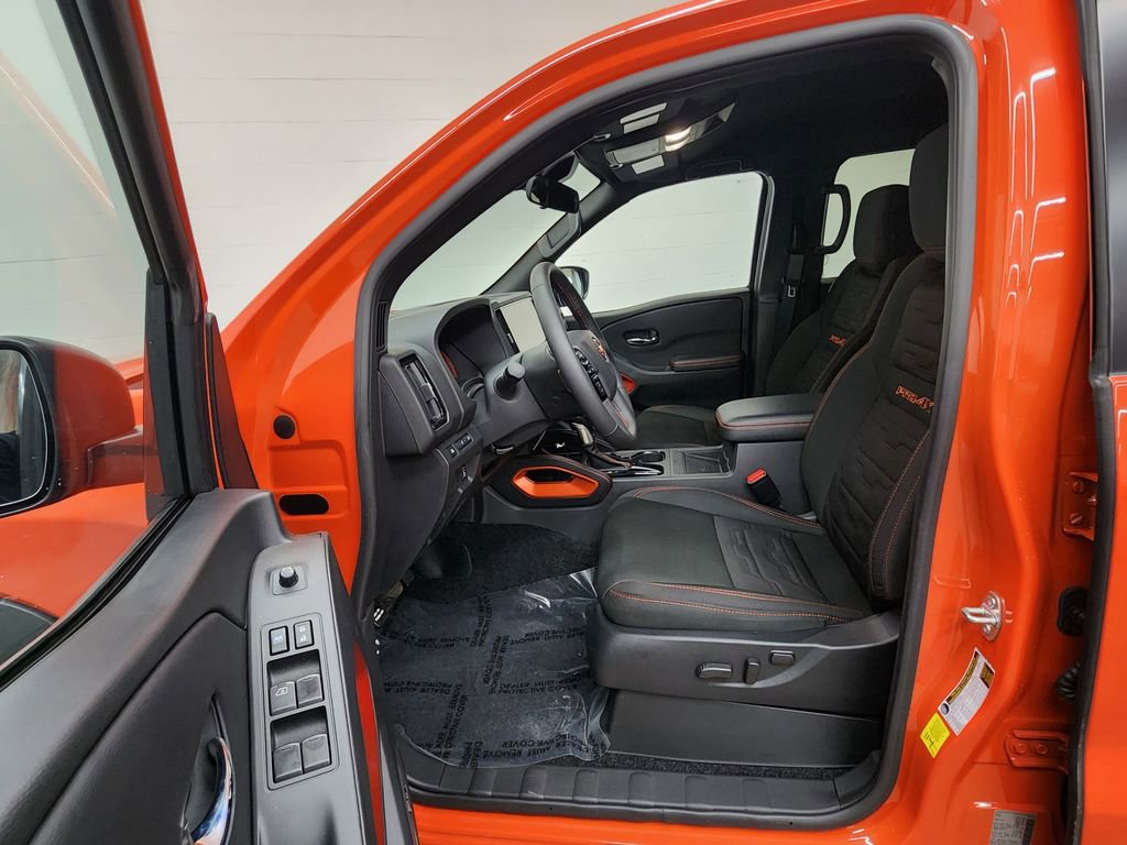 Used 2025 Nissan Frontier PRO-4X w/ Pro Convenience Package image 12