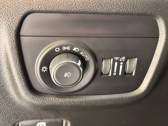 Used 2023 Jeep Grand Cherokee L Limited AWD/4WD image 31