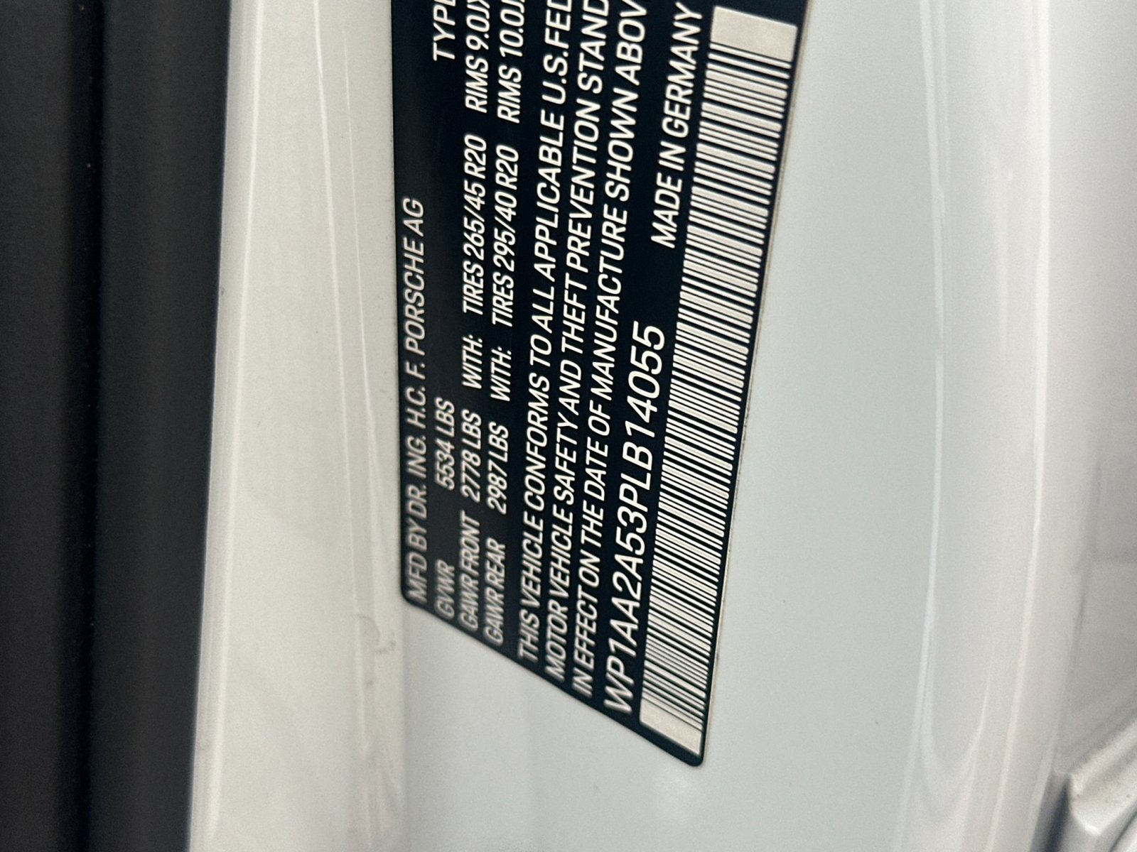 Certified 2023 Porsche Macan AWD/4WD image 27