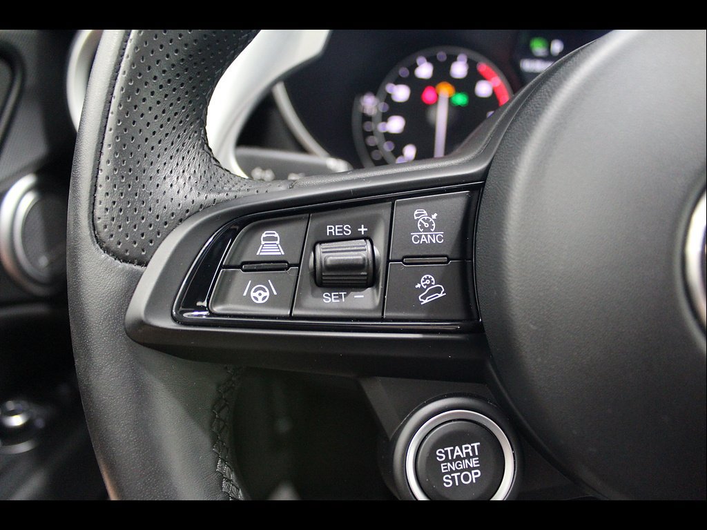 Used 2022 Alfa Romeo Stelvio Veloce AWD/4WD image 27