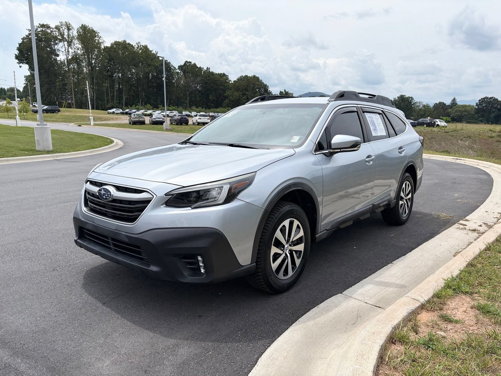 Used 2020 Subaru Outback Premium AWD/4WD image 3