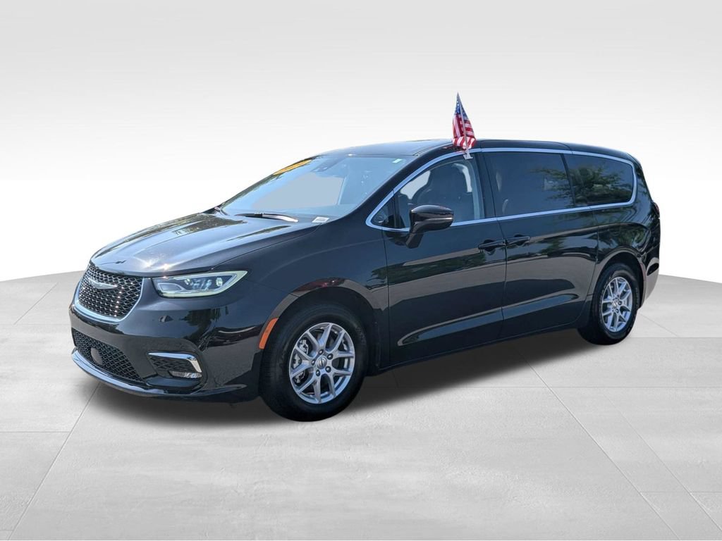 Used 2024 Chrysler Pacifica Touring-L FWD image 8
