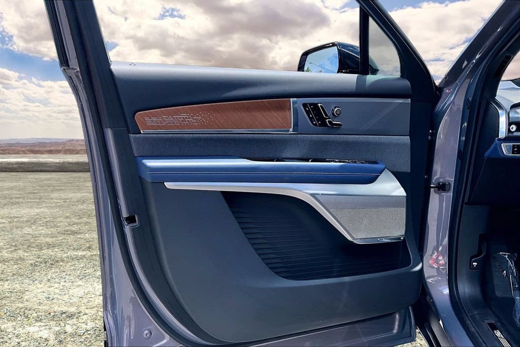 Certified 2026 Cadillac Vistiq Premium Luxury AWD/4WD image 20