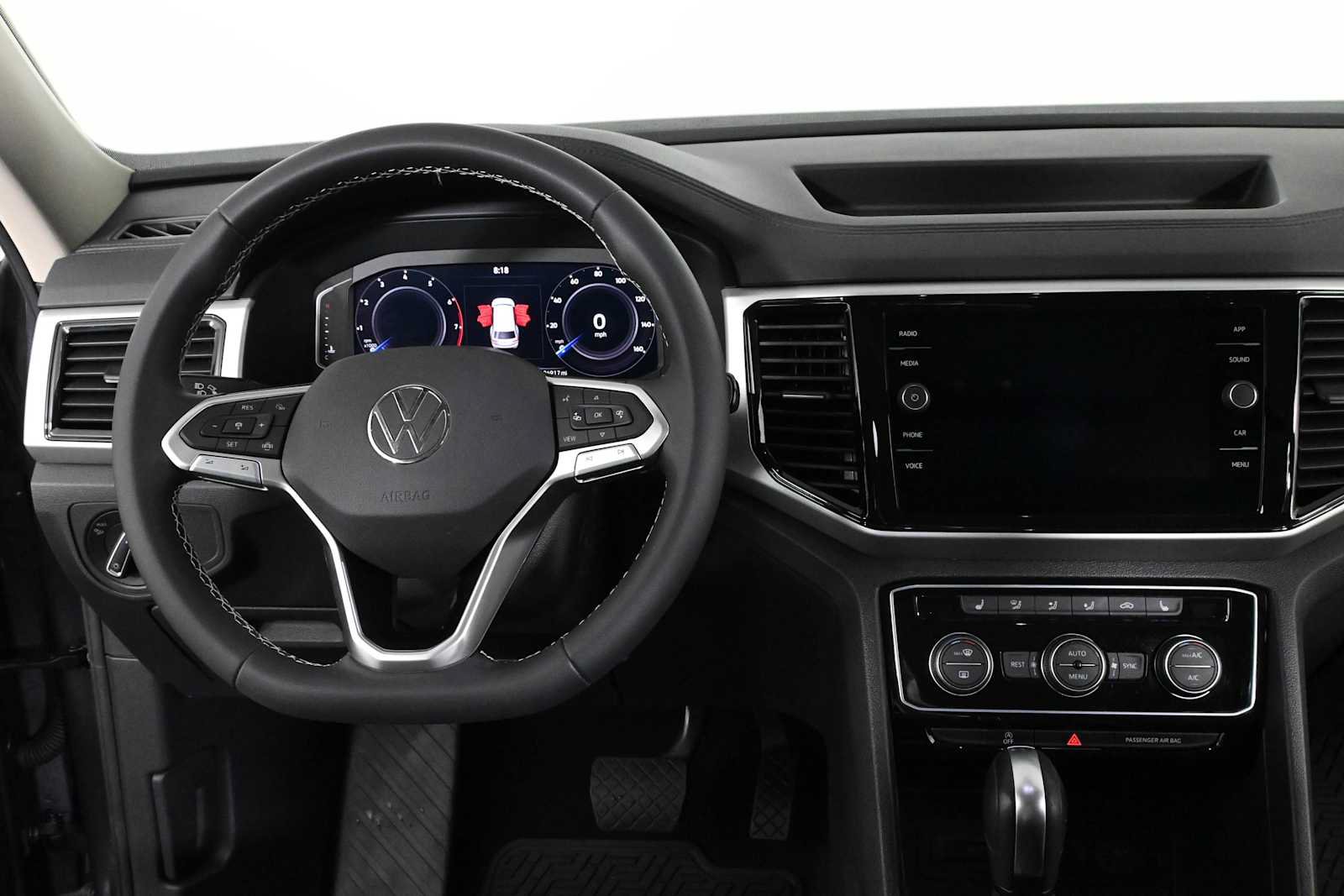 Certified 2023 Volkswagen Atlas SE w/ Panoramic Sunroof Package AWD/4WD image 3
