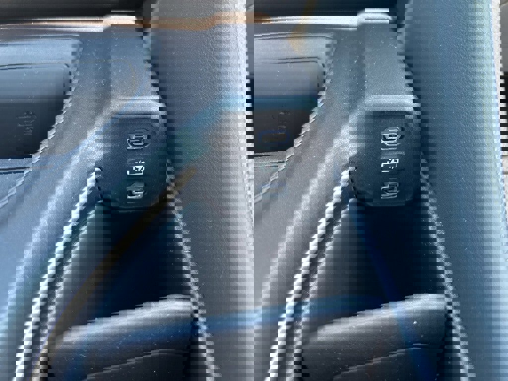 Used 2023 Toyota Crown XLE image 33