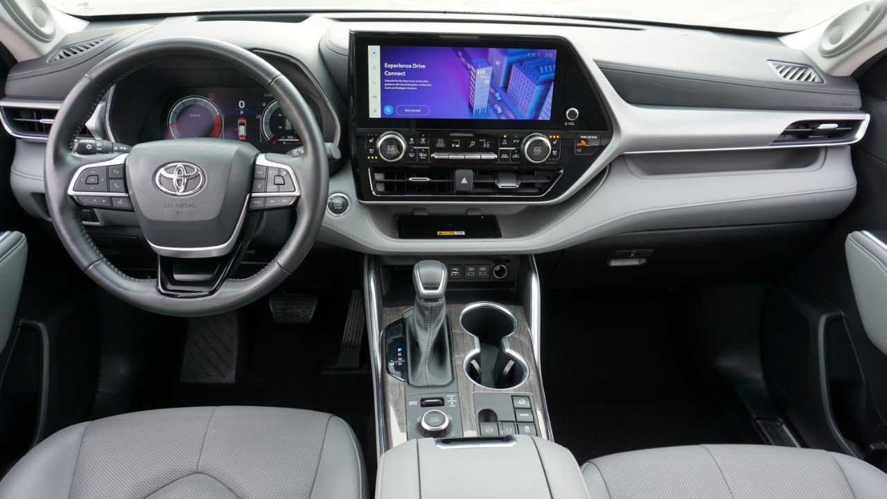 Used 2023 Toyota Highlander Platinum image 27