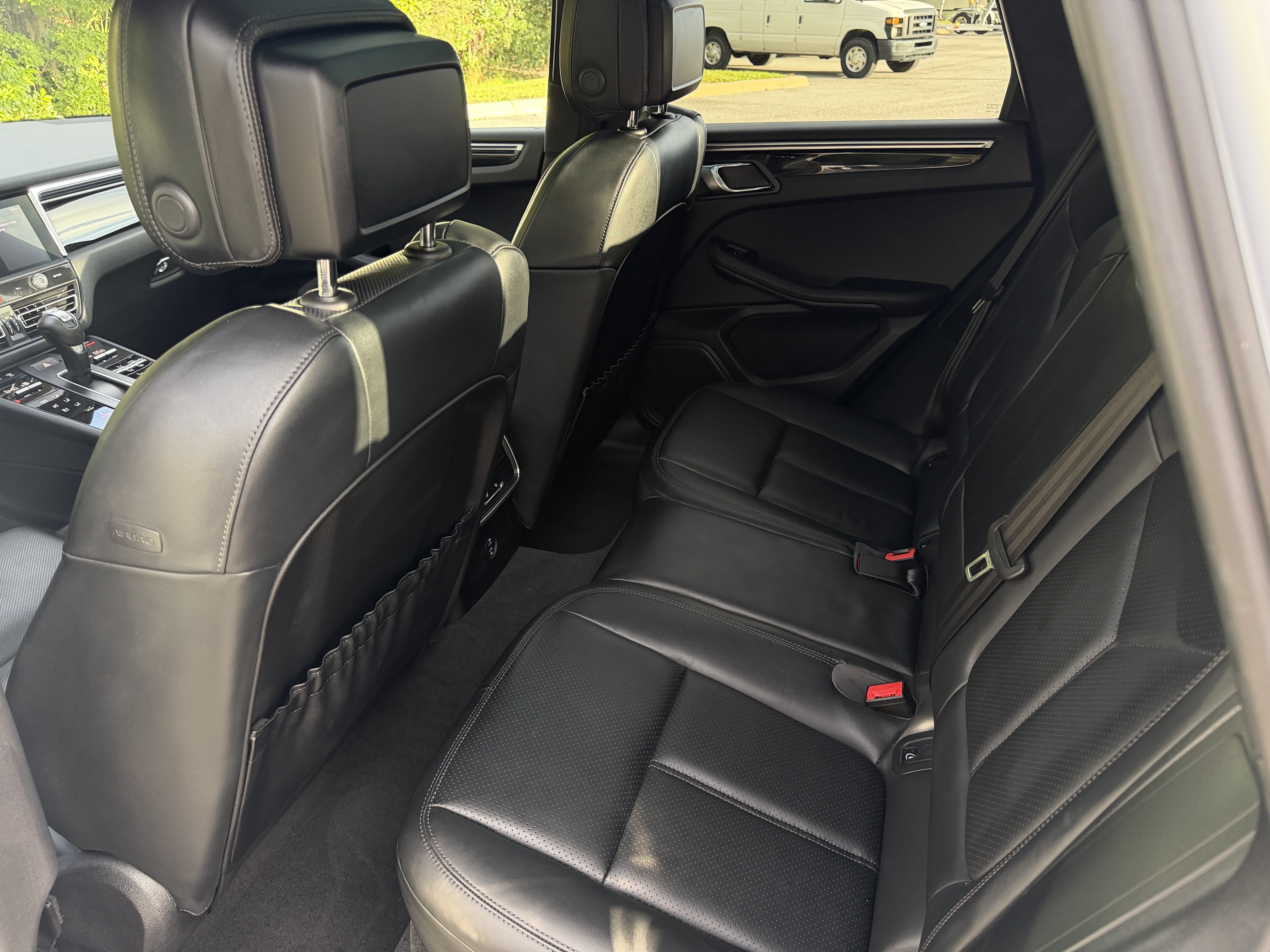 Used 2023 Porsche Macan AWD/4WD image 18