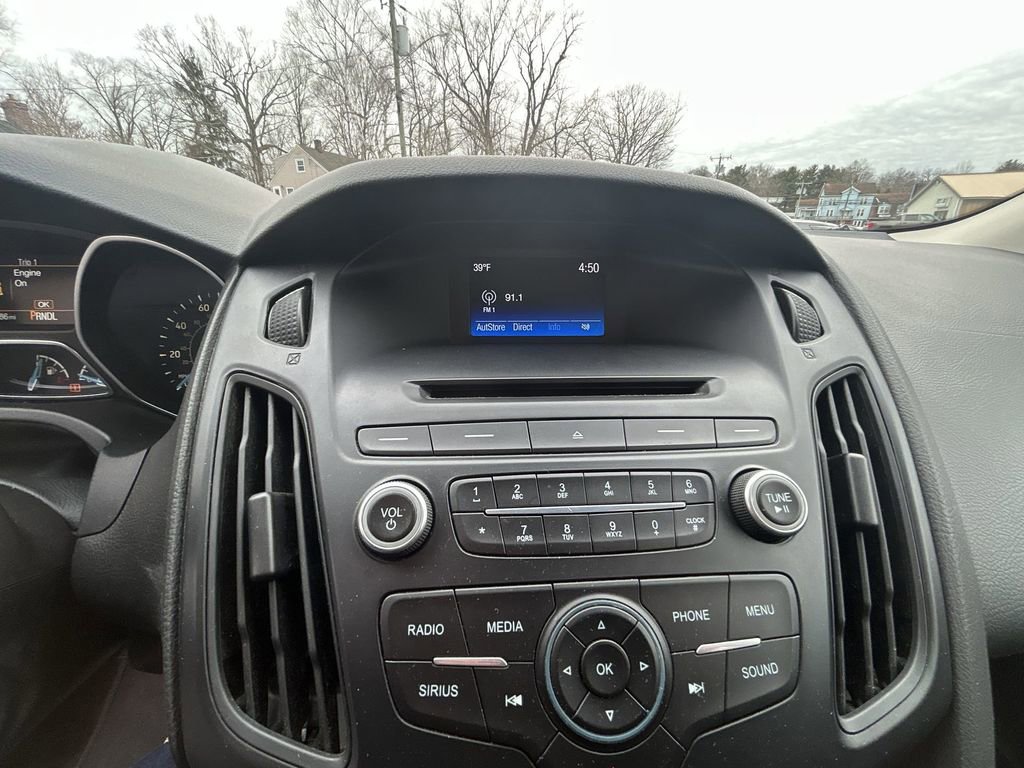 Used 2016 Ford Focus SE w/ SE Cold Weather Package image 16