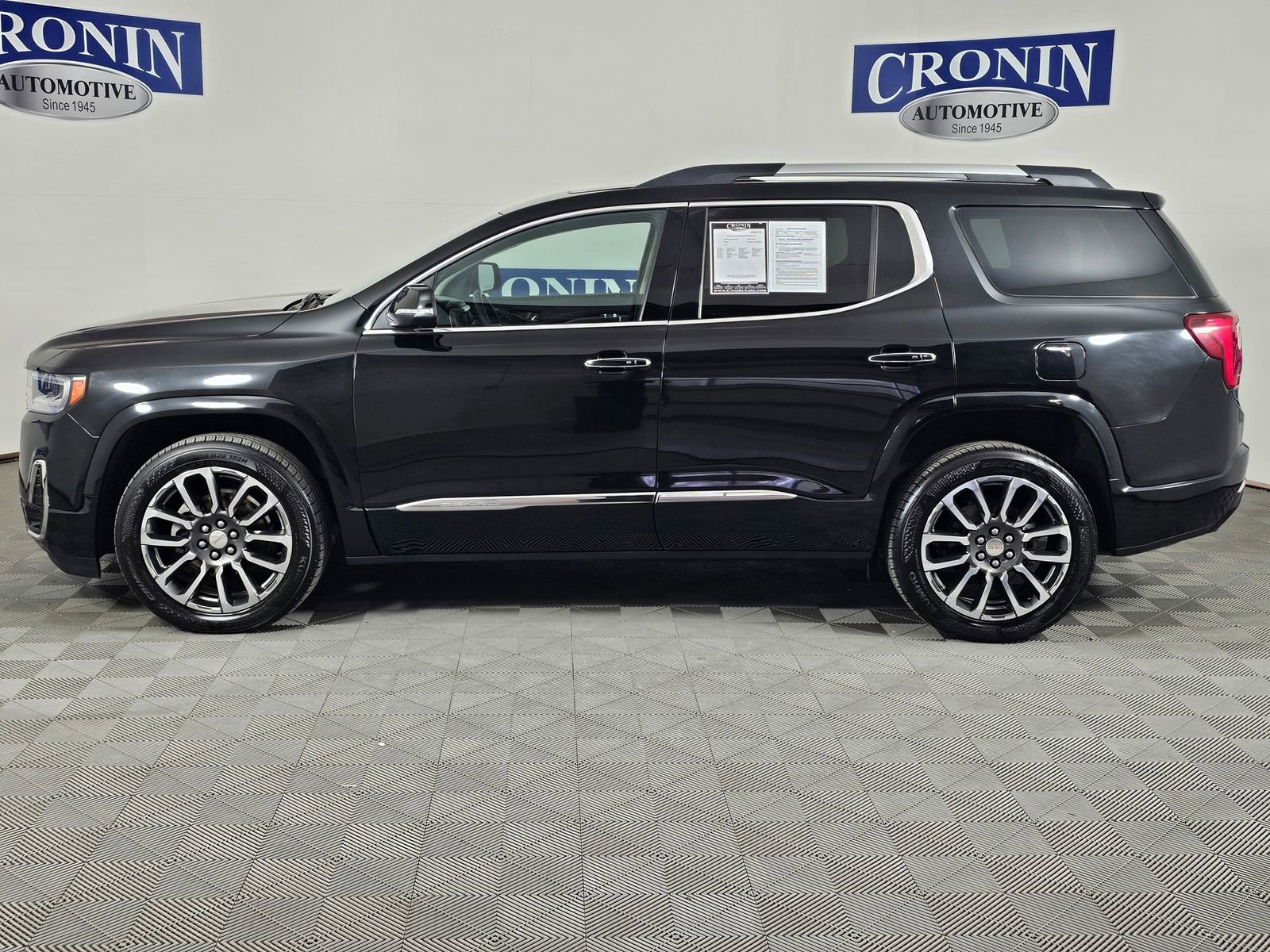 Used 2020 GMC Acadia Denali w/ Technology Package image 2