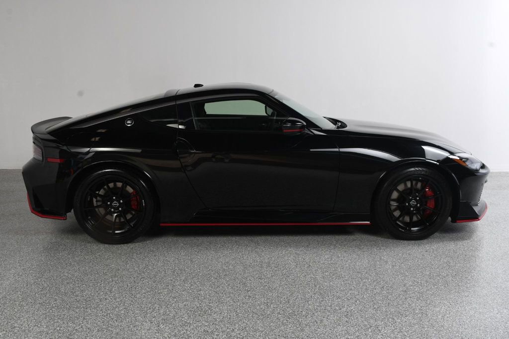 Used 2025 Nissan Z NISMO w/ Floor Mat Package RWD image 3