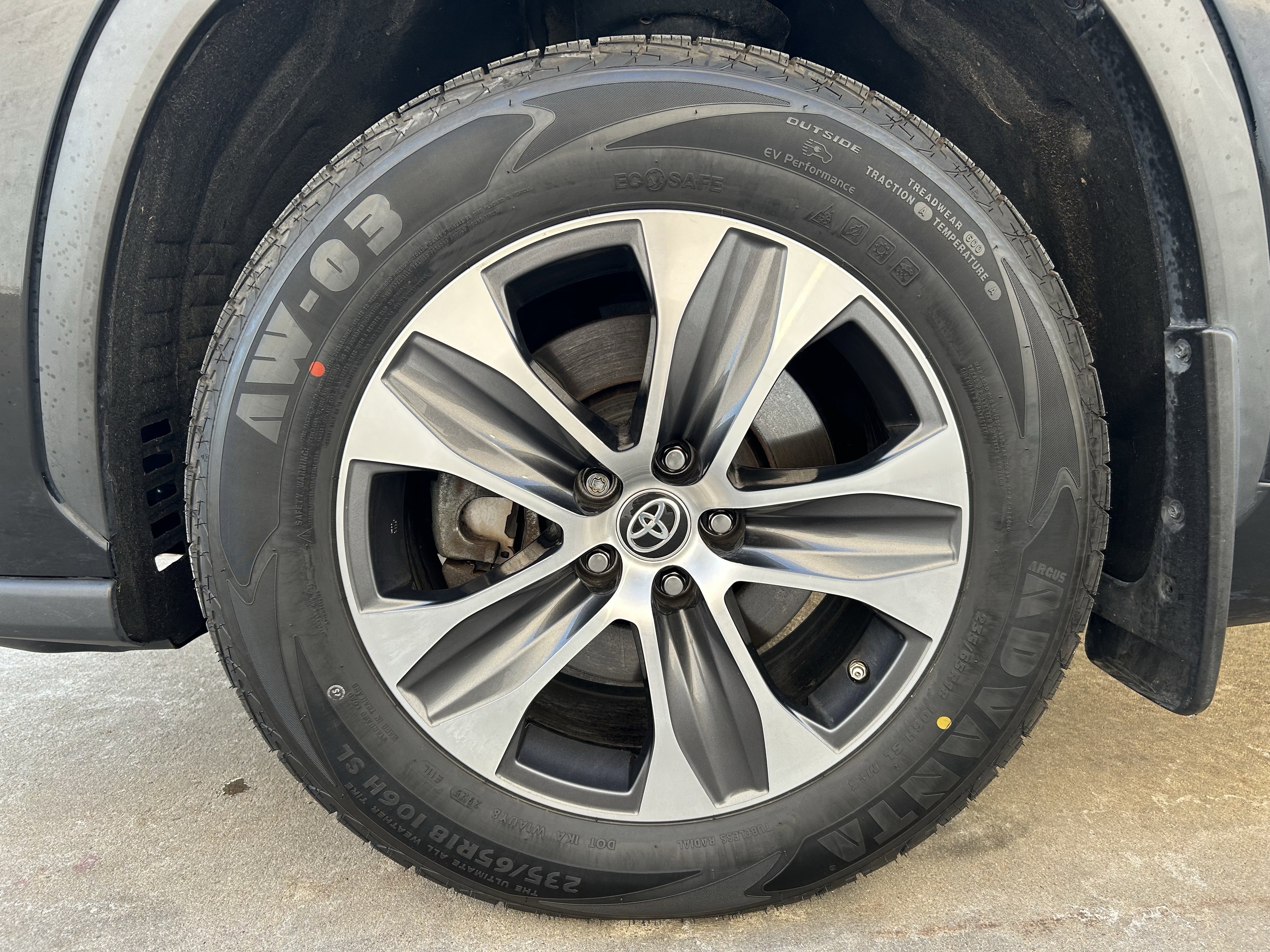 Used 2023 Toyota Highlander XLE image 11