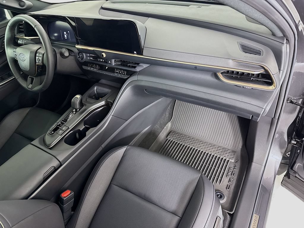 Used 2023 Toyota Crown AWD/4WD image 17