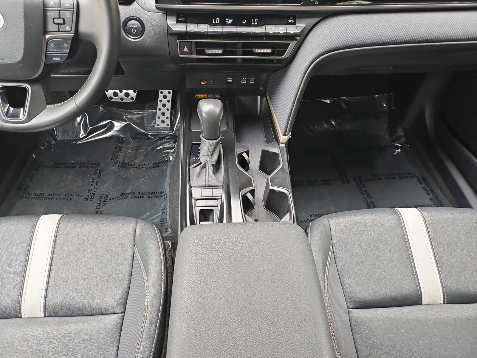 Used 2025 Toyota Camry SE FWD image 31