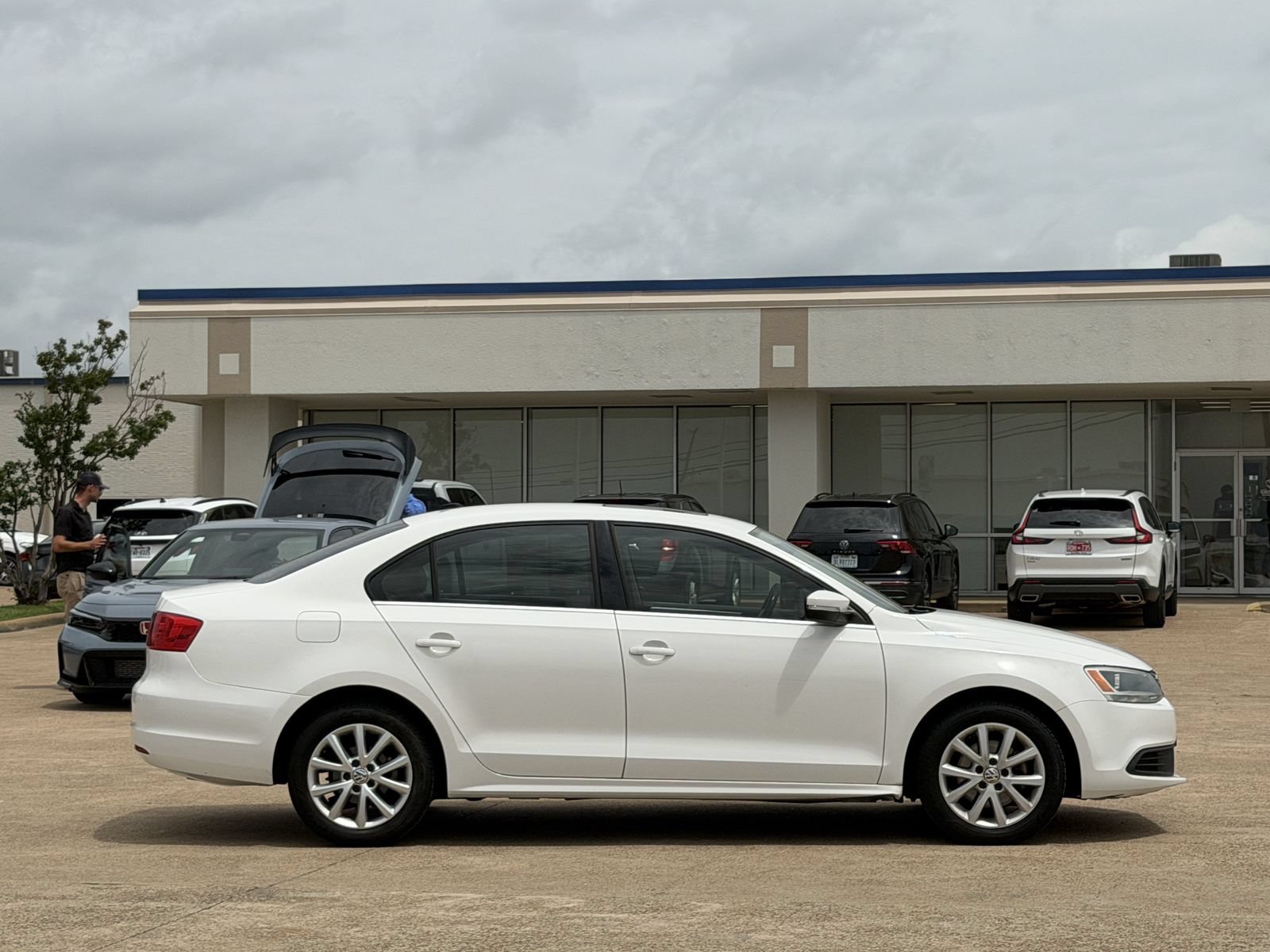 Used 2013 Volkswagen Jetta SE FWD image 3