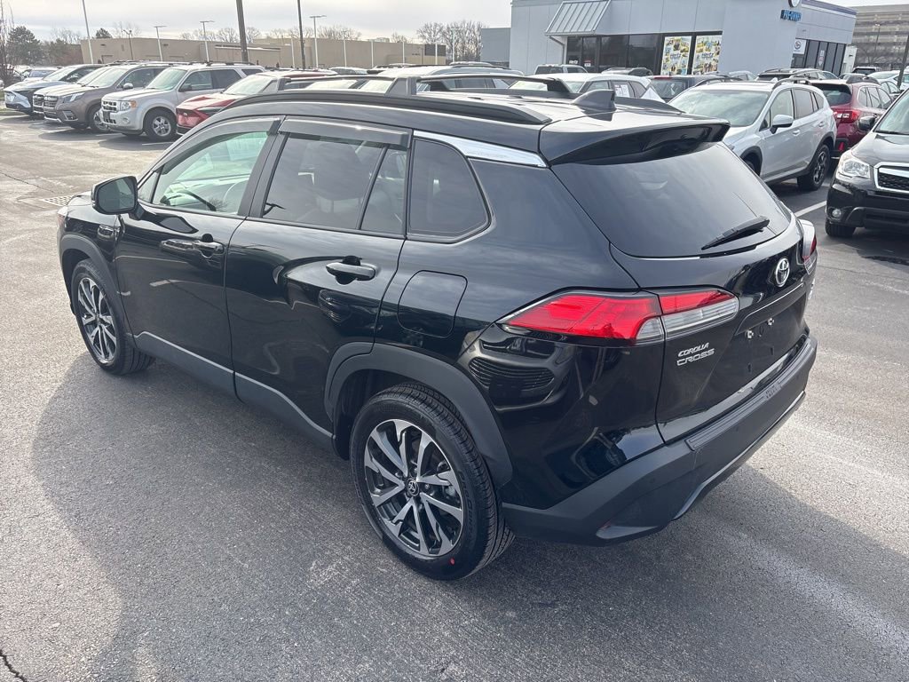 Used 2023 Toyota Corolla Cross XLE w/ Convenience Package image 5