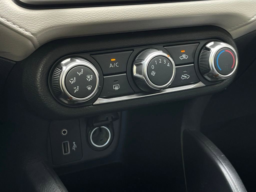 Used 2022 Nissan Versa SV image 18