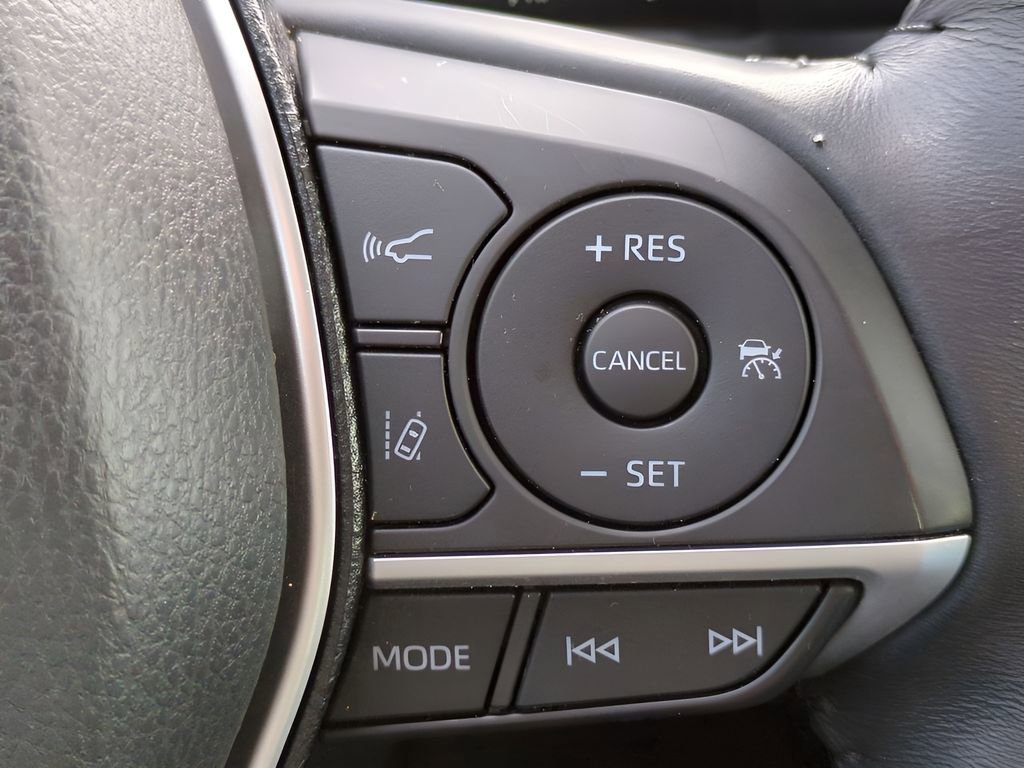 Used 2022 Toyota Camry XLE w/ Navigation Upgrade Package image 27