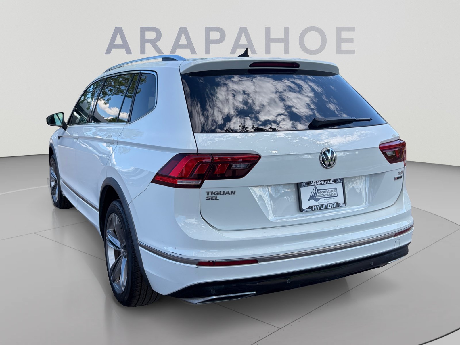 Used 2018 Volkswagen Tiguan SEL w/ R-Line Package AWD/4WD image 3
