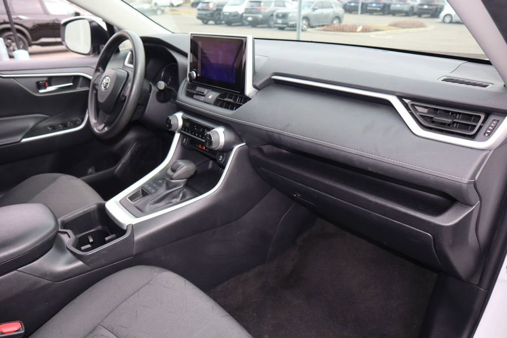 Used 2024 Toyota RAV4 XLE image 28